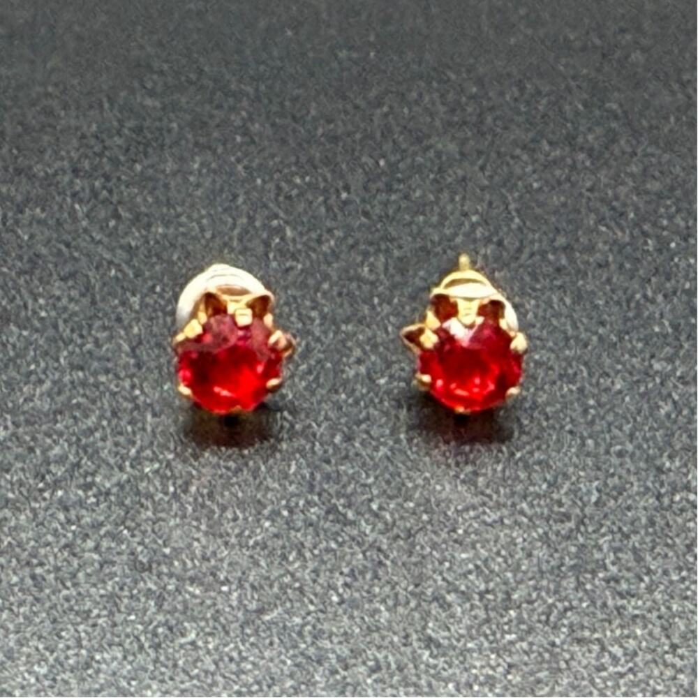 Red Gemstone Earring Gold toned